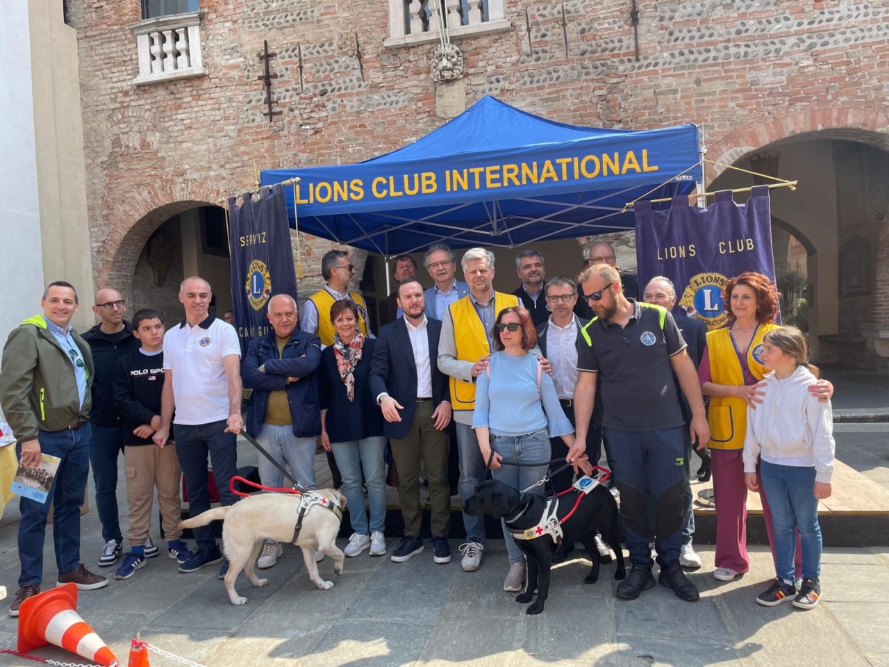 I cani guida della Scuola Lions: un aiuto fondamentale per i non vedenti