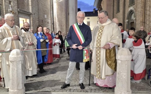 Il sagrato della basilica di San Defendente si trasforma: un nuovo punto di incontro per Romano