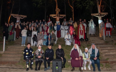 La Via Crucis itinerante a Cologno: un viaggio di preghiera tra i monti della vita