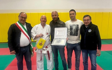 Livio Rampinelli: un maestro di karate premiato per cinquant’anni di dedizione