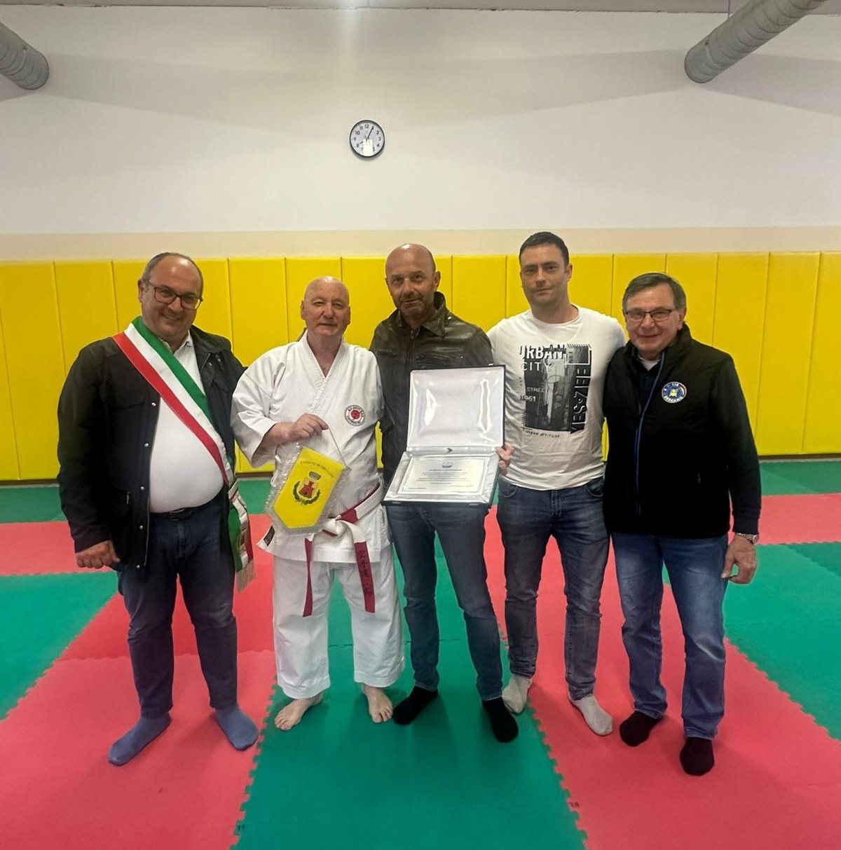 Livio Rampinelli: un maestro di karate premiato per cinquant’anni di dedizione