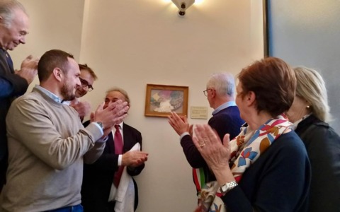 Romano onora Saulo Ambrosini: la tavolozza del Papa entra nella storia della città