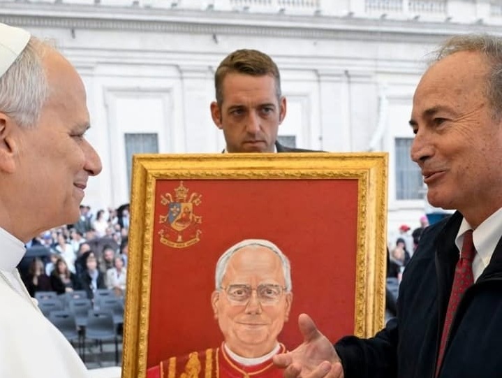 Romano onora Saulo Ambrosini: una targa per il suo dono al Papa
