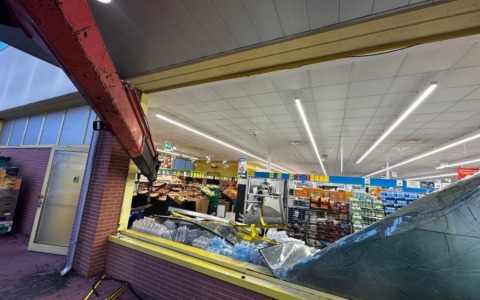 Furto all’Eurospin di Palosco: ladri tentano di sfondare la vetrina con un camion