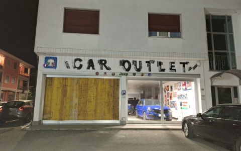 Furto alla “Bresciani Automobili Urgnano Srl”: ladro ruba bici elettriche e sperona i carabinieri