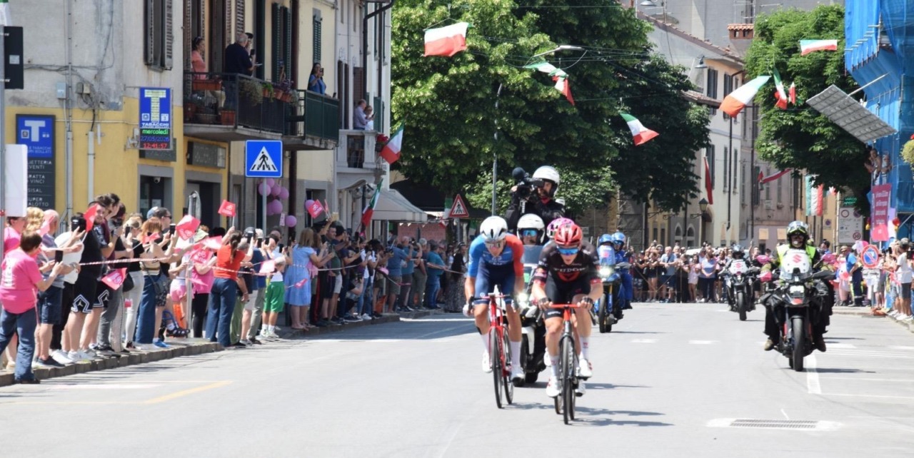 Il Giro d’Italia attraversa Urgnano tra entusiasmo e festa