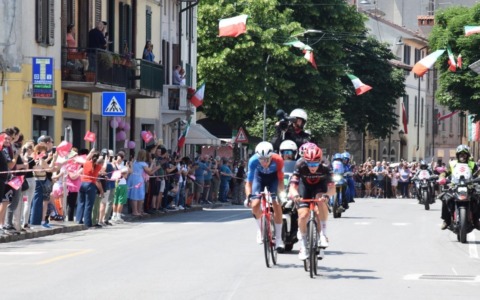 Il Giro d’Italia attraversa Urgnano tra entusiasmo e festa
