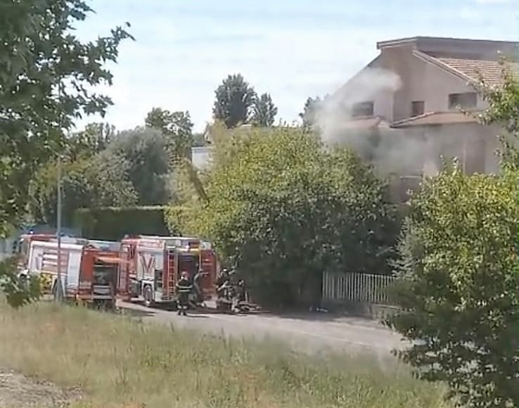 Incendio in stabile abbandonato a Martinengo: residenti indignati per degrado e insicurezza