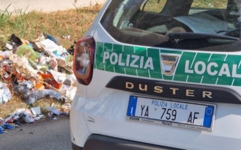 Polizia locale: nuovi pattugliamenti contro i “furbetti del sacchetto”