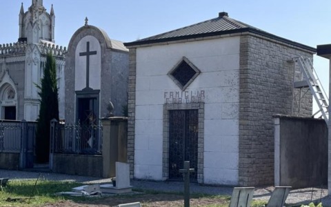 Ritorna l’incubo ladri al cimitero di Martinengo: rubati pluviali in rame