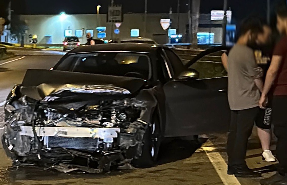 Tre ragazzi illesi dopo un incidente stradale in via Milano