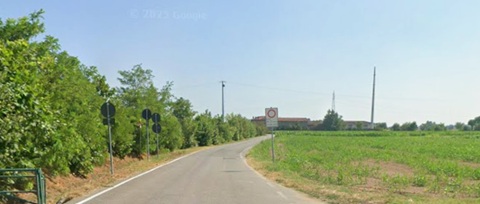 Via Cucchi a Romano: auto e rischi per pedoni e ciclisti