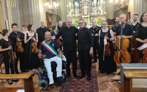 Barbata celebra i 40 anni di sacerdozio di don Angelo
