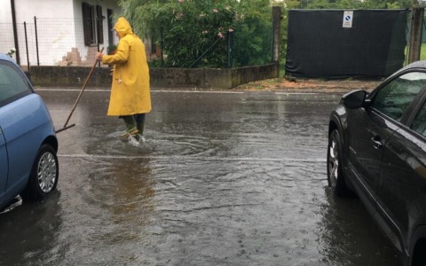 Basella, residenti di via Colleoni esasperati da continui allagamenti: “Intervenite”