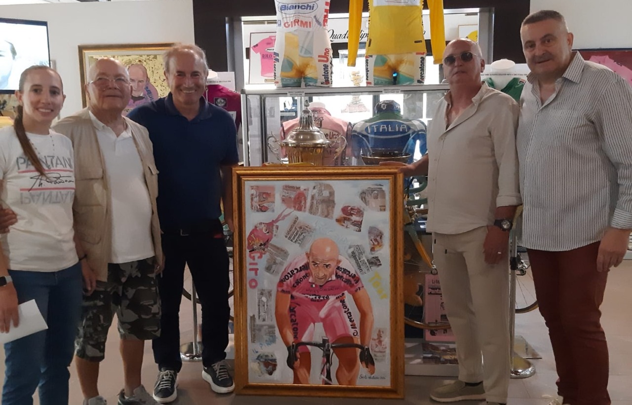 Cesenatico rende omaggio a Marco Pantani con un ritratto di Saulo Ambrosini