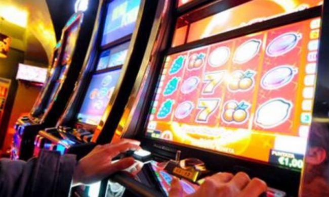 Furto alla sala slot “Las Vegas”: ladri in azione con un furgone rubato