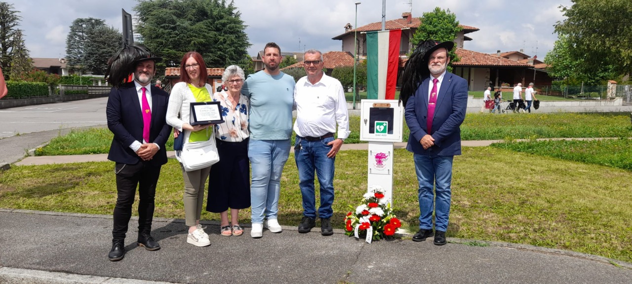 Inaugurato un defibrillatore in onore di Enrico Zini