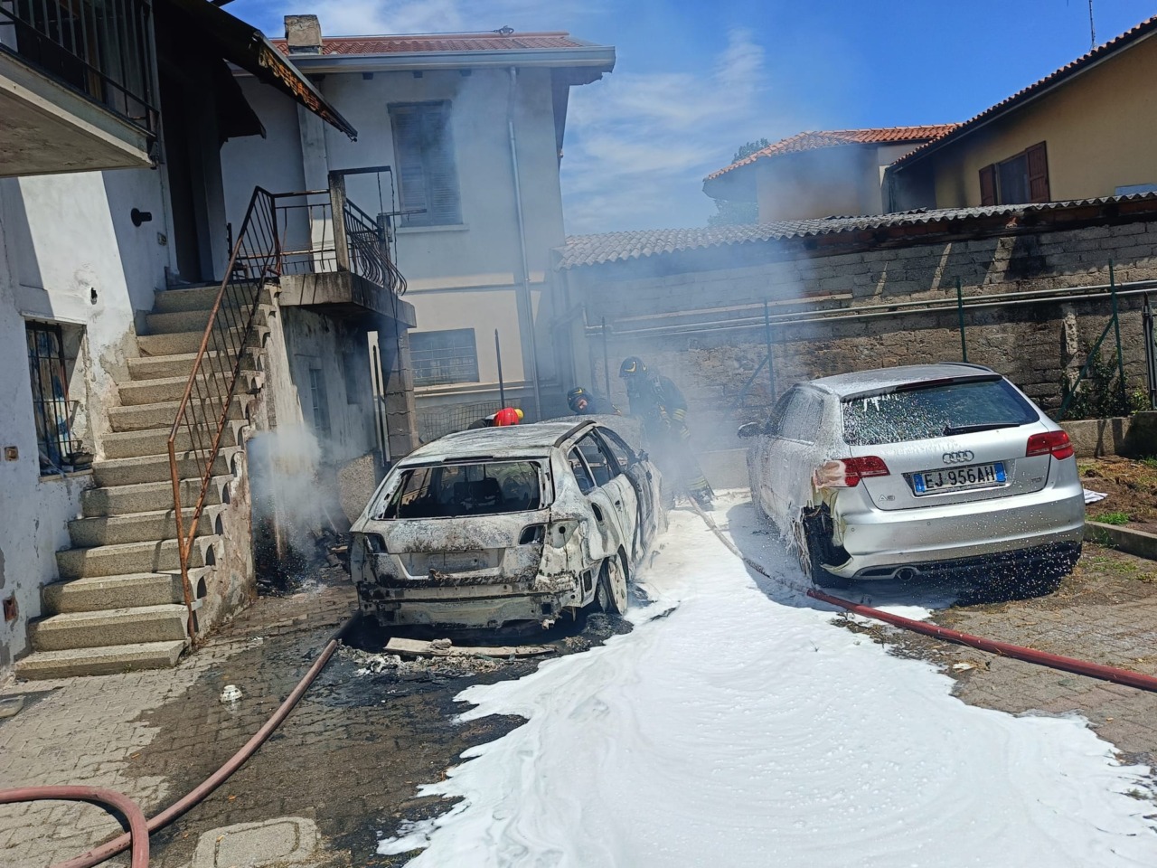 Incendio in via Ghidini: due auto danneggiate