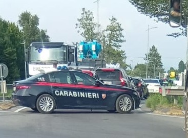 Incidente tra auto e moto, coinvolta una bambina di quattro anni