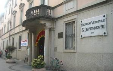 Proteste degli anziani per ritardi nella restituzione della sede storica a Romano