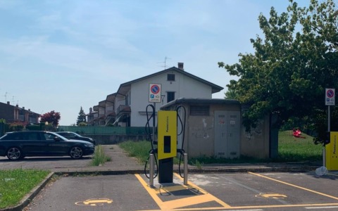 A Martinengo attivate colonnine per la ricarica dei veicoli elettrici in tre diverse strade