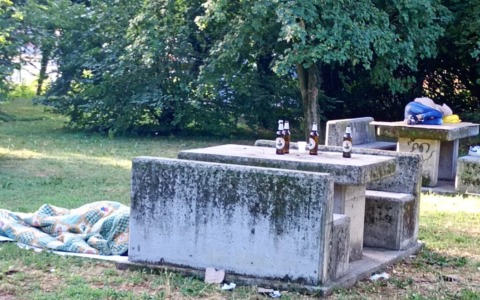 A Romano l’emergenza bivacchi abusivi colpisce di nuovo il parco Cappuccini