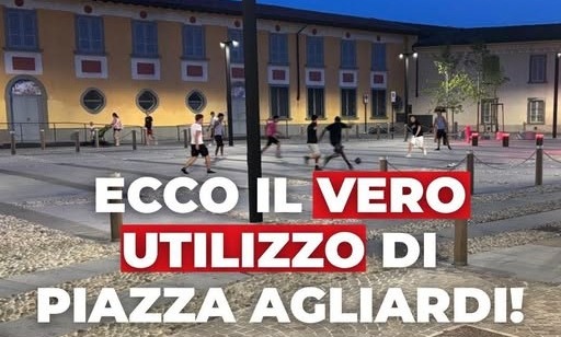 Giocare a calcio in piazza: polemiche a Cologno