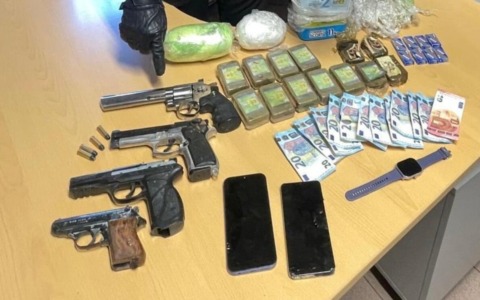Incidente a Fontanella: trovati quasi tre chili di droga e armi, arrestato un 30enne