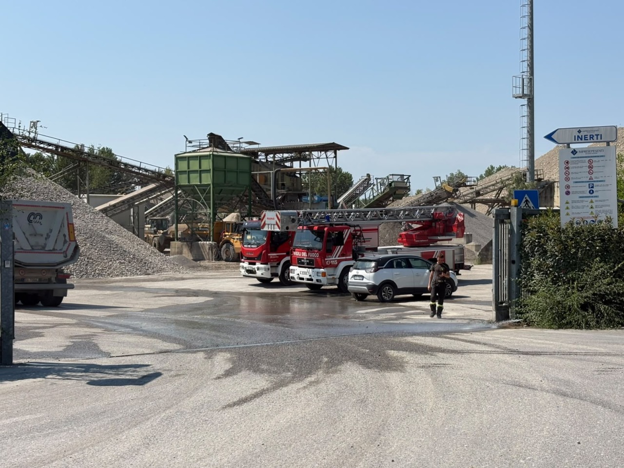 Malore su draga alle Cave Pesenti: operaio sessantenne in gravi condizioni