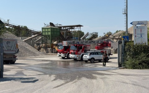 Malore su draga alle Cave Pesenti: operaio sessantenne in gravi condizioni