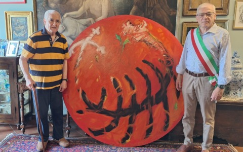 Enrico Braido, fisioterapista e amante dell’arte, regala un quadro al Comune